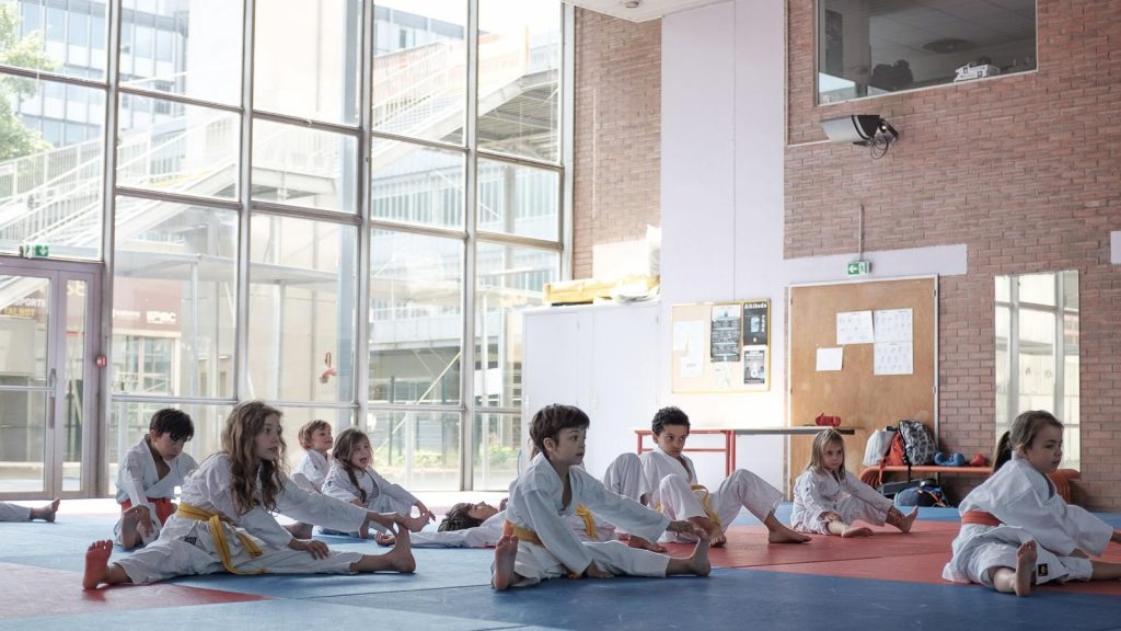 échauffement cours karate enfant