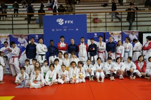 Photo groupe HKC équipe de France équipe du Japon Karaté