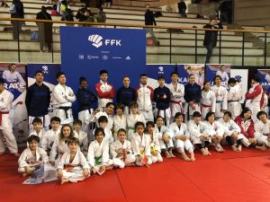 Photo groupe HKC avec équipe de France et équipe du Japon