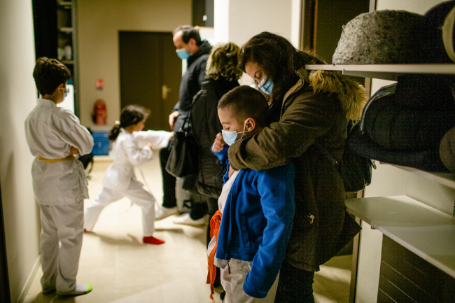 Le 16 Decembre 2020, à 29 rue des Cordelières 75013 Paris. Les enfants reprennent leurs cours de karaté.