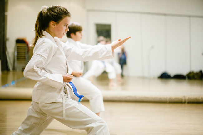 Le 16 Decembre 2020, à 29 rue des Cordelières 75013 Paris. Les enfants reprennent leurs cours de karaté.