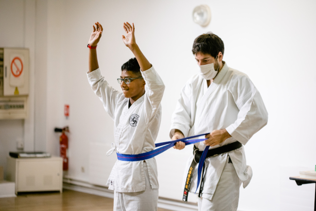 Le 16 Decembre 2020, à 29 rue des Cordelières 75013 Paris. Les enfants reprennent leurs cours de karaté.